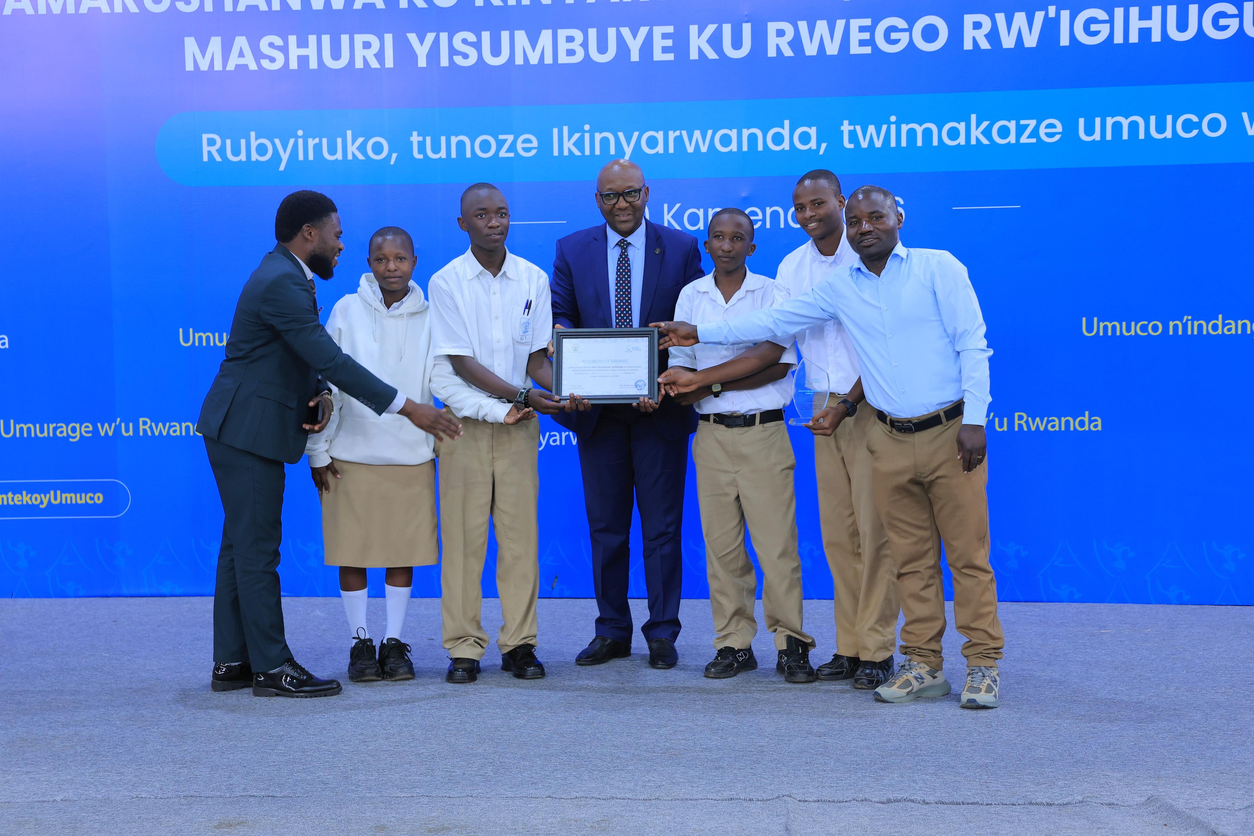 Ecole Secondaire Mubuga yo mu Karere ka Karongi yegukanye umwanya wa mbere mu marushanwa ku Kinyarwanda, umuco n’umurage