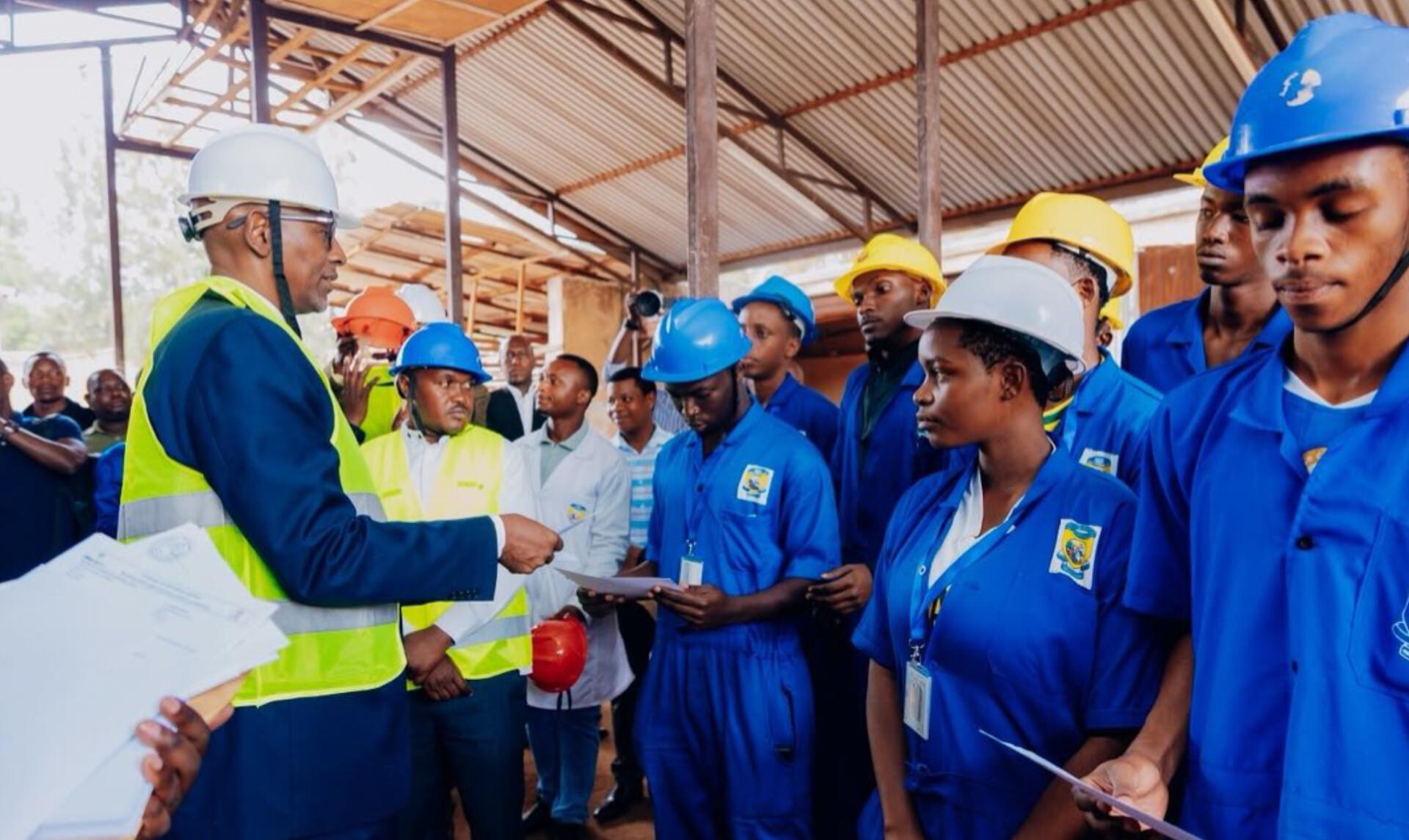 Minisiteri y’uburezi yatangirije kumugaragaro ibizaminingiro mu ishuri ry’imyuga n’ubumenyingiro rya Saint Joseph Integrated Technical College